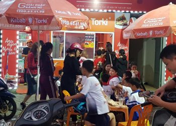 Cua-hang-kebab-torki-luon-dong-khach